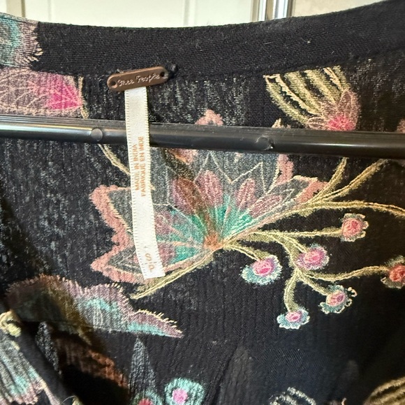 🖤🌿 Free People Black Floral Boho Tunic Top Small Lace Detail Flowy Blouse - Picture 2 of 4